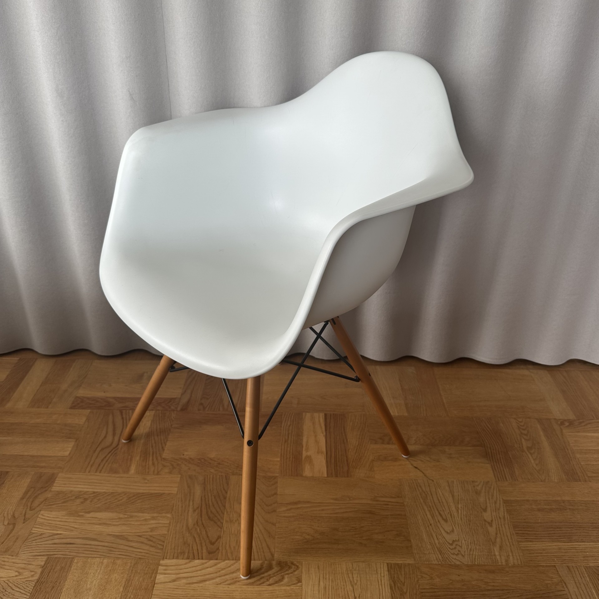 Eames Plastic Armchair – Vitra